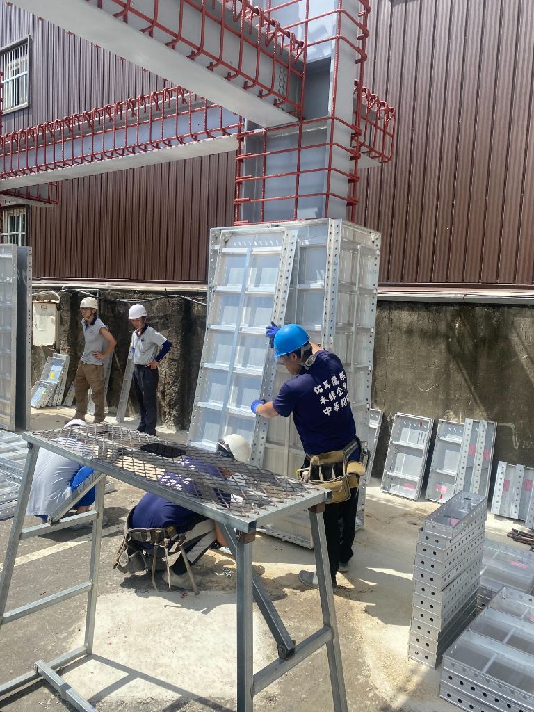 工地多人協同作業